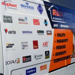 oklejanie samochodu folią z nadrukiem we wzory logo firm